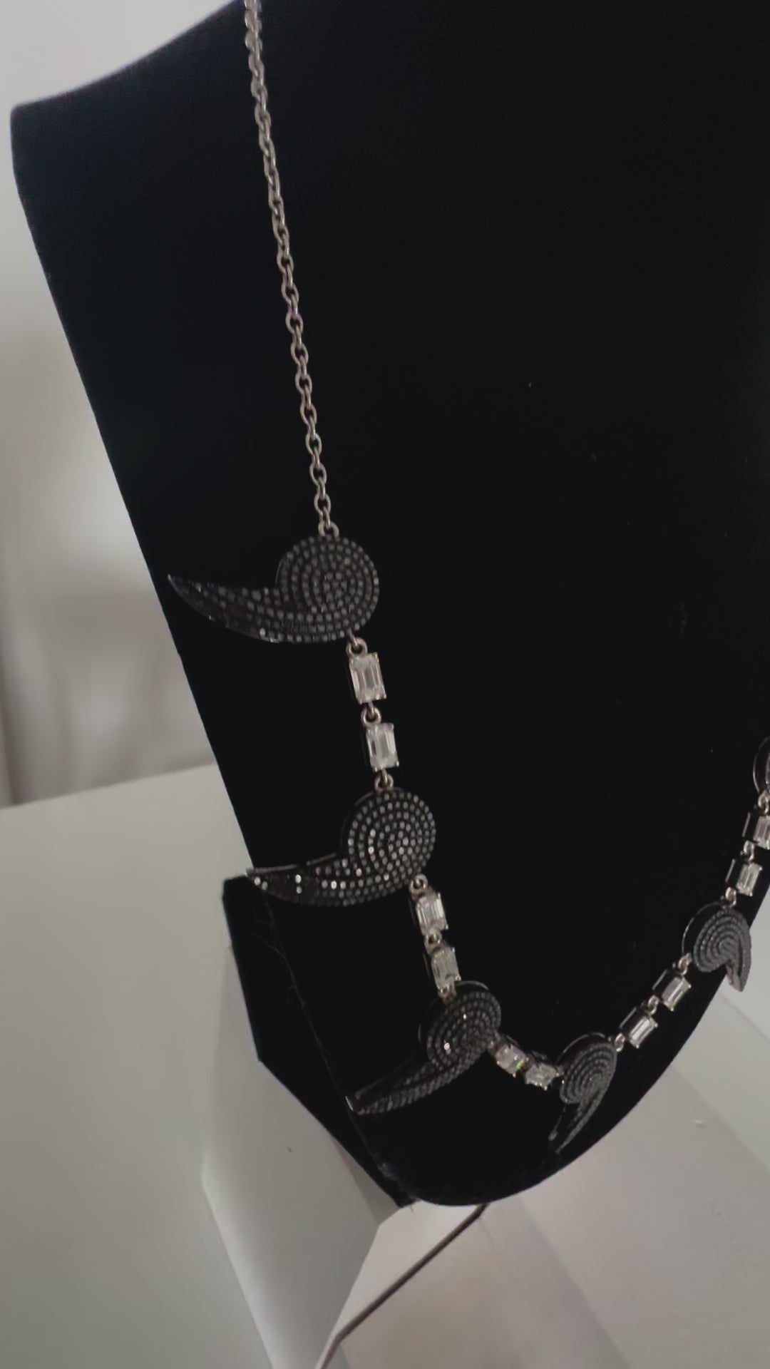 Tomoe Necklace